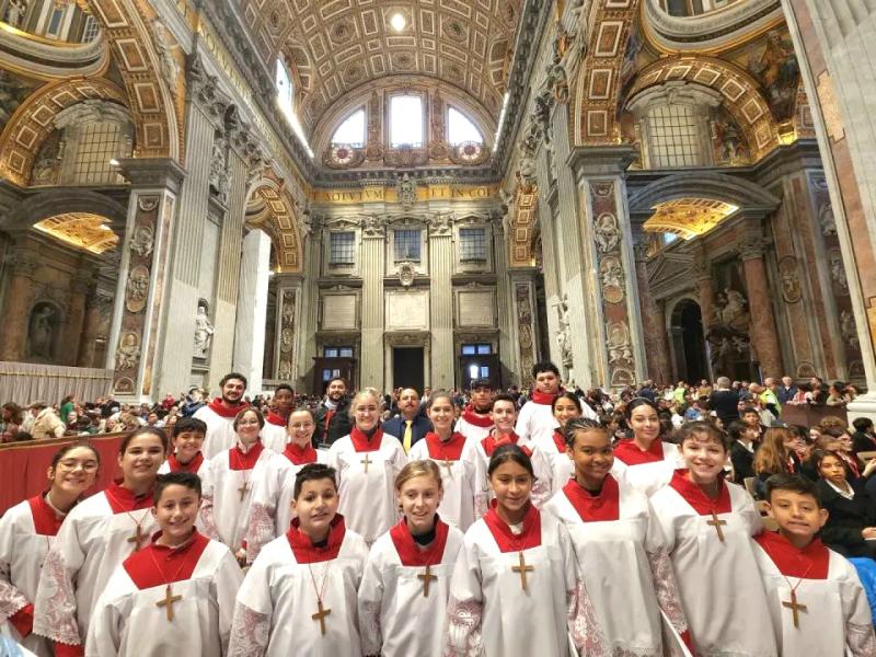 Canarinhos se apresenta em missa com Papa Francisco no Vaticano