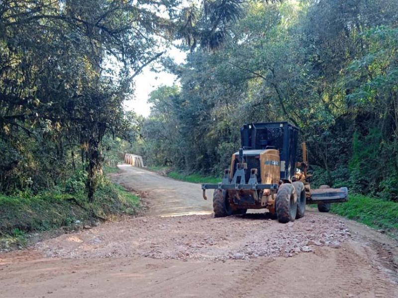 Estado investe mais de R$ 20 milhões em vias rurais na RMC, Campos Gerais e Centro-Sul