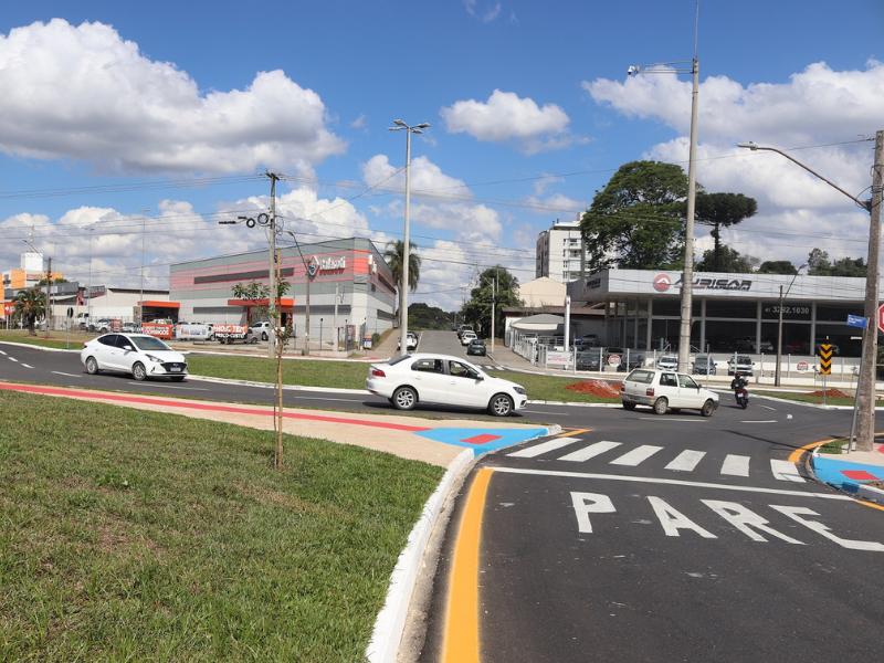 Sinalização da rotatória entre a Rua Clotário Portugal e a Avenida Marcelo Puppi encerra mais uma etapa da obra do Binário Ema Taner