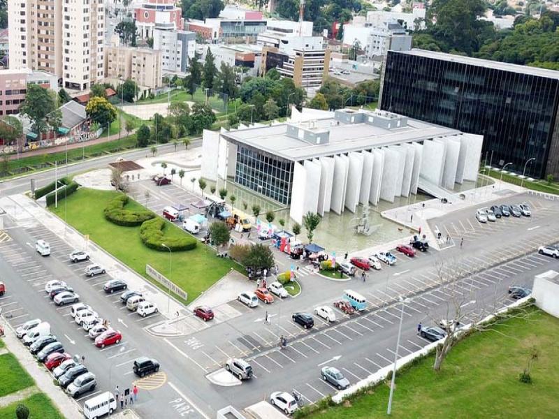 TCE-PR determina que Município não deve prorrogar contratos de transporte escolar por dispensa de licitação