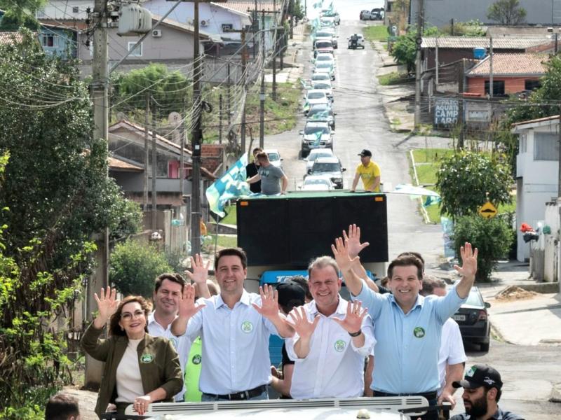 Governador Ratinho Jr participa de carreata em Campo Largo 