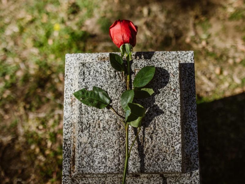 Sepultada em Bateias jovem vítima de acidente na Estrada do Cerne