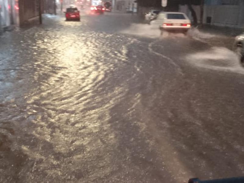 Forte chuva em Campo Largo deixa alagamentos em diversos bairros e residências inundadas
