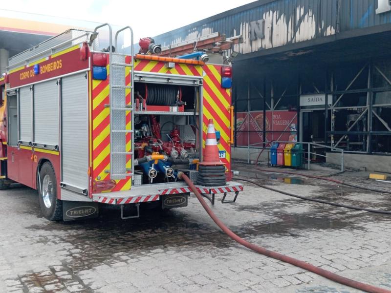 Restaurante de posto de combustível em São Luiz do Purunã é destruído pelo fogo 