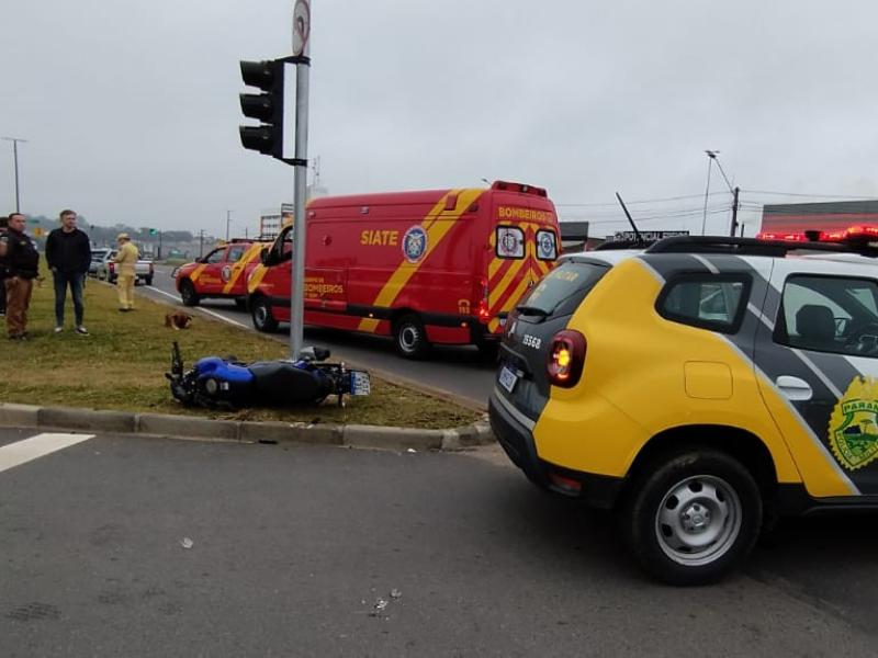 Bombeiros socorrem motociclista ferido em colisão  automoto na Avenida Prefeito Marcelo Puppi 