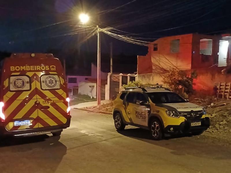 Marginais armados invadem residência no Jardim Acácias e executam jovem e seu cachorro 