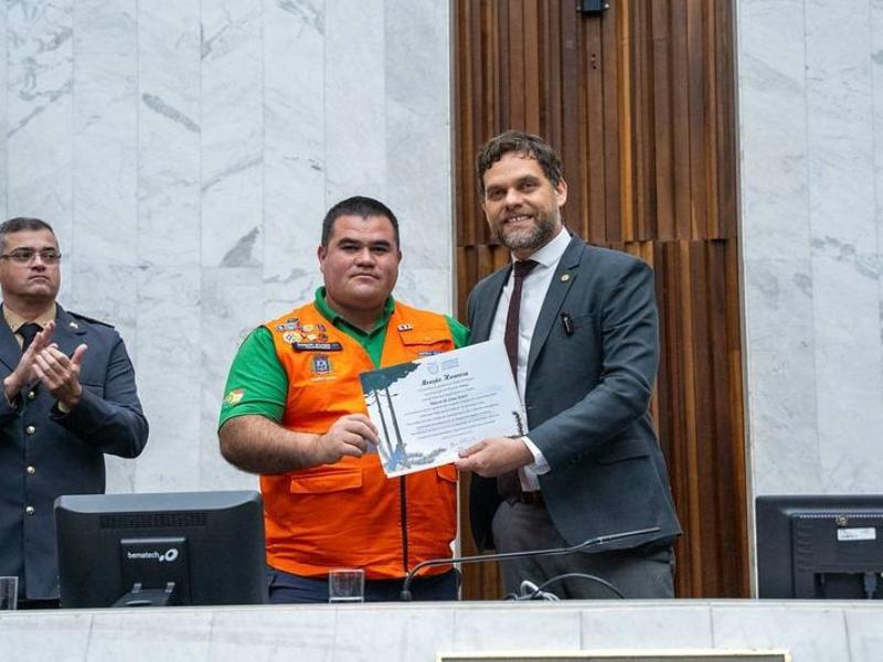 Evento na Assembleia Legislativa do Estado do Paraná homenageia agentes da Defesa Civil 