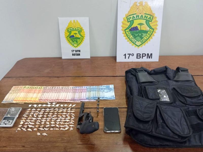 Menor apreendido pela PM com drogas, arma, colete balístico e dinheiro 