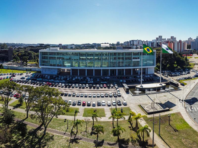 Novo boletim econômico destaca crescimento do Paraná e empregabilidade de jovens