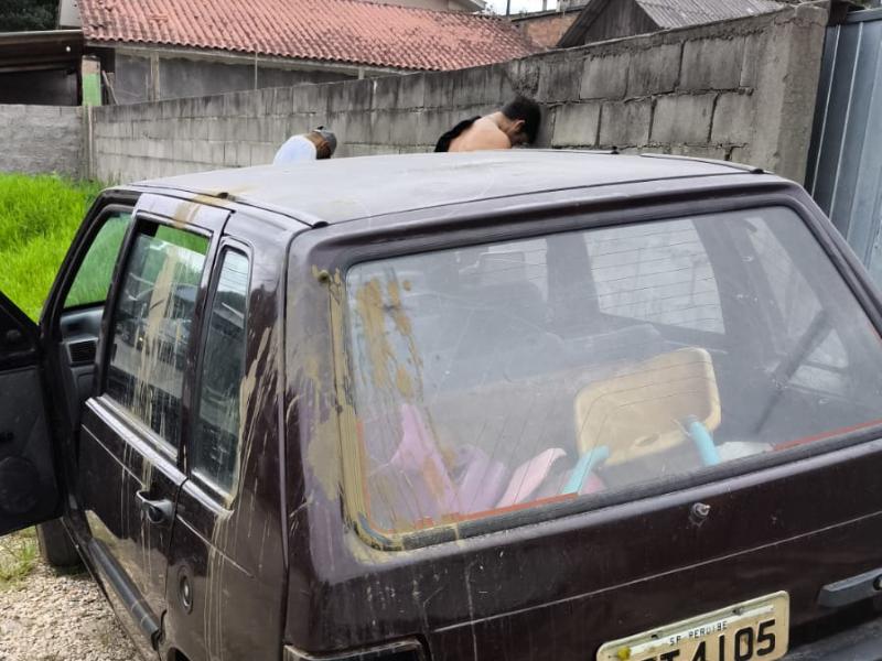 Fiat Uno furtado no Centro de Campo Largo é recuperado pela Polícia Militar no Cercadinho  