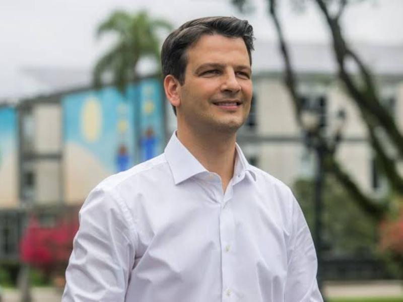 Eduardo Pimentel é eleito prefeito de Curitiba