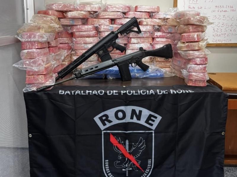RONE apreende quase 100 kg de drogas e fuzis durante operação em Campo Largo