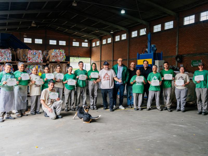 Cata Arte encerra ciclo em 2025 celebrando a transformação de resíduos em arte e inclusão social