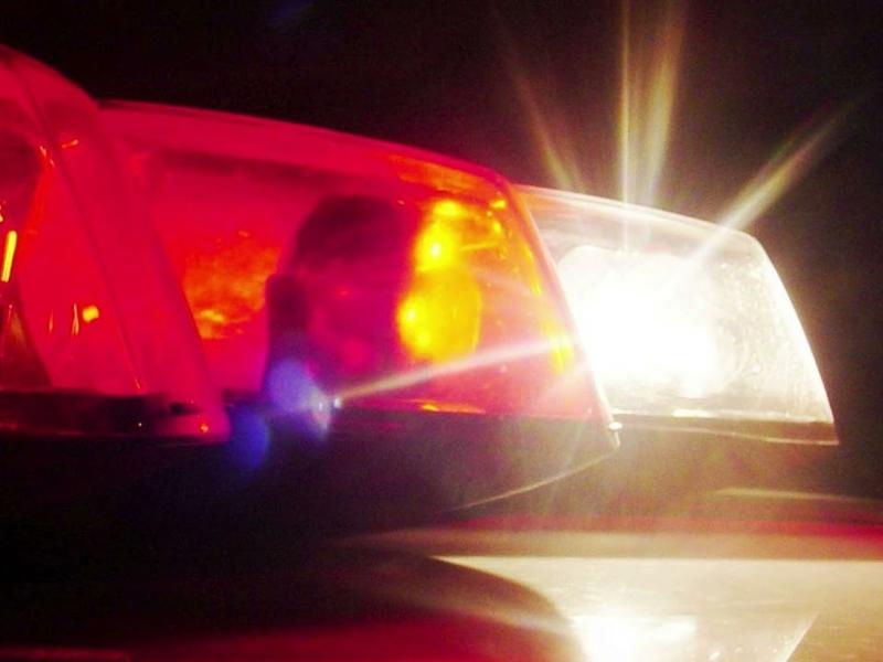 Acidente entre carro e motocicleta deixa um ferido no bairro São Francisco 