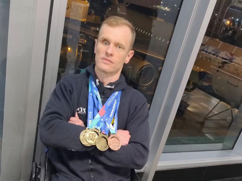 Atleta de Campo Largo conquista três ouros e um bronze na etapa nacional de natação em São Paulo