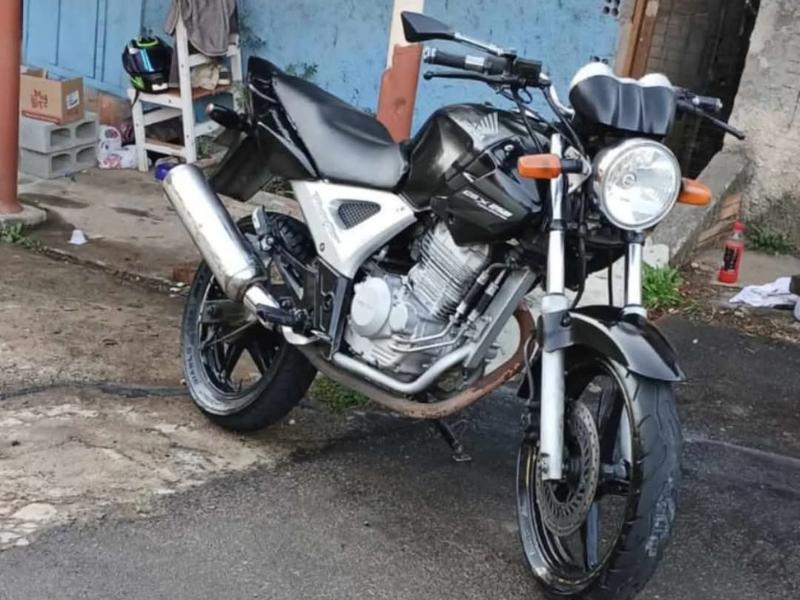 Motocicleta Honda preta é roubada no Jardim Acácias, em Campo Largo 