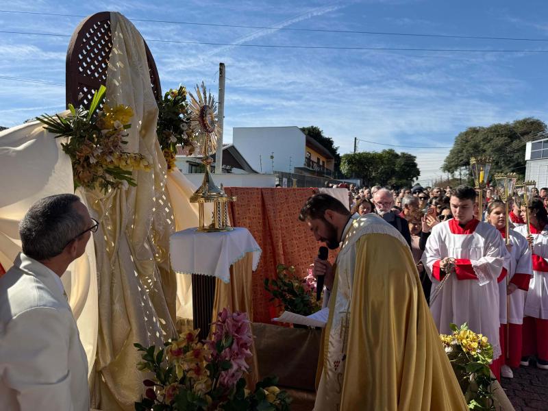 Corpus Christi reúne multidões em Campo Largo com fé, emoção e tradição