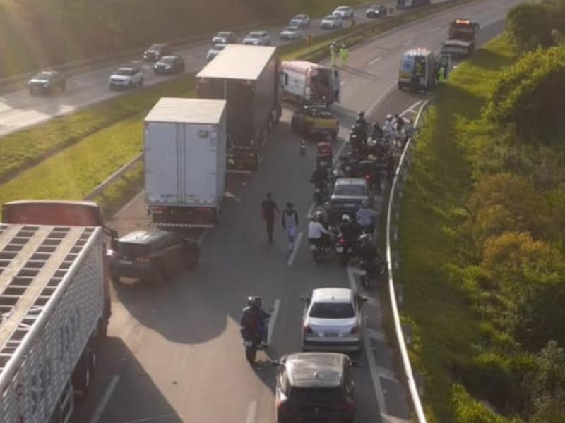 Motociclista fica gravemente ferido em acidente na BR-277, em Campo Largo