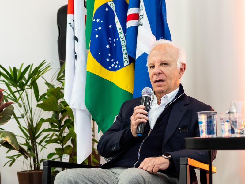 Fundador de O Boticário inspira plateia com lições de vida e empreendedorismo na 8ª Semana Empresarial da Acicla