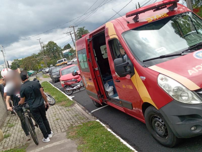 Mulher fica ferida em colisão entre dois automóveis em Campo Largo