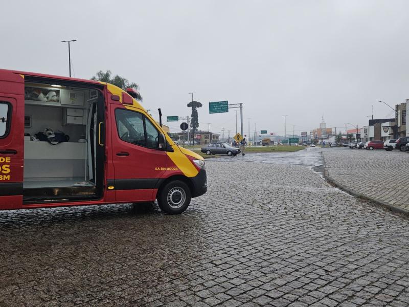 Motociclista fica ferido em colisão com carro na região do Ouro Verde, em Campo Largo