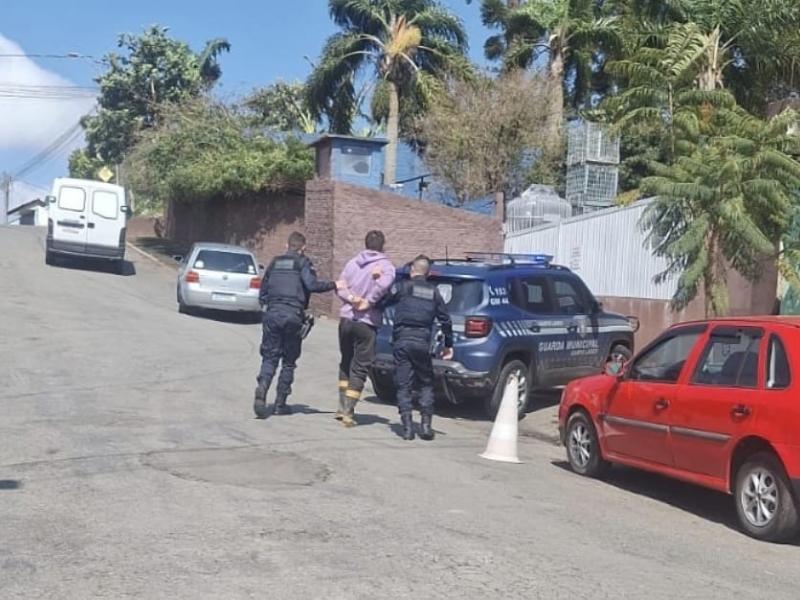 Guarda Municipal prende suspeito e recupera pick-up furtada em Campo Largo