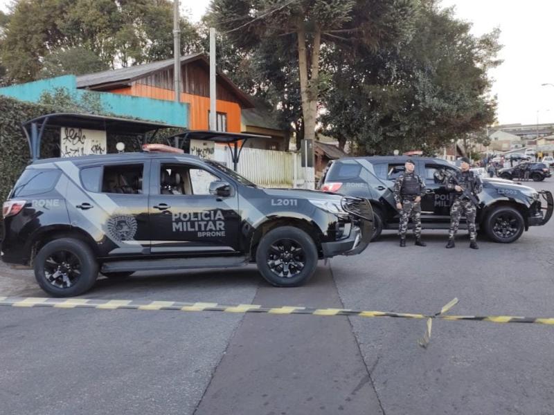 Suspeito de envolvimento na morte de ex-policial de Campo Largo morre em confronto com a PM