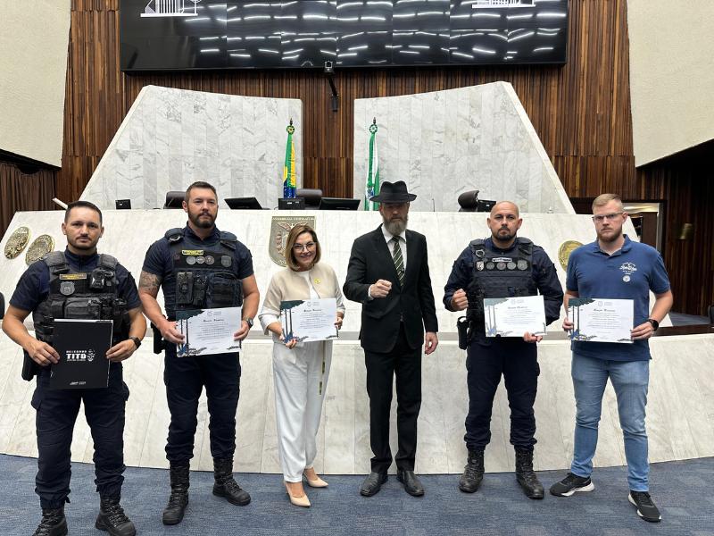 Guardas municipais de Campo Largo recebem menção honrosa na Alep por resgate de menina sequestrada em Curitiba