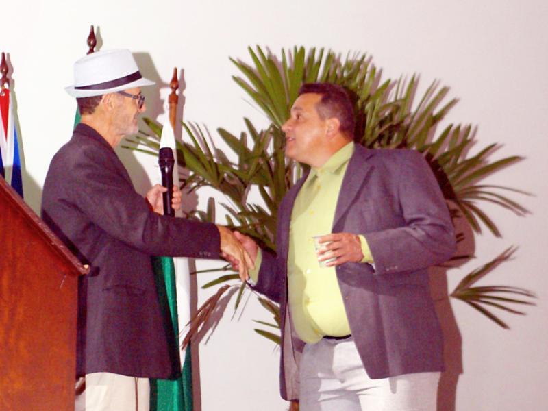 Uma noite marcada por Risos & Aplausos com Zico Lamour e Velinho Stanislau 