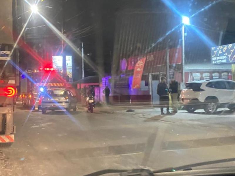 Motociclista fica ferido em acidente no bairro Ferrari e é levado ao hospital em Curitiba