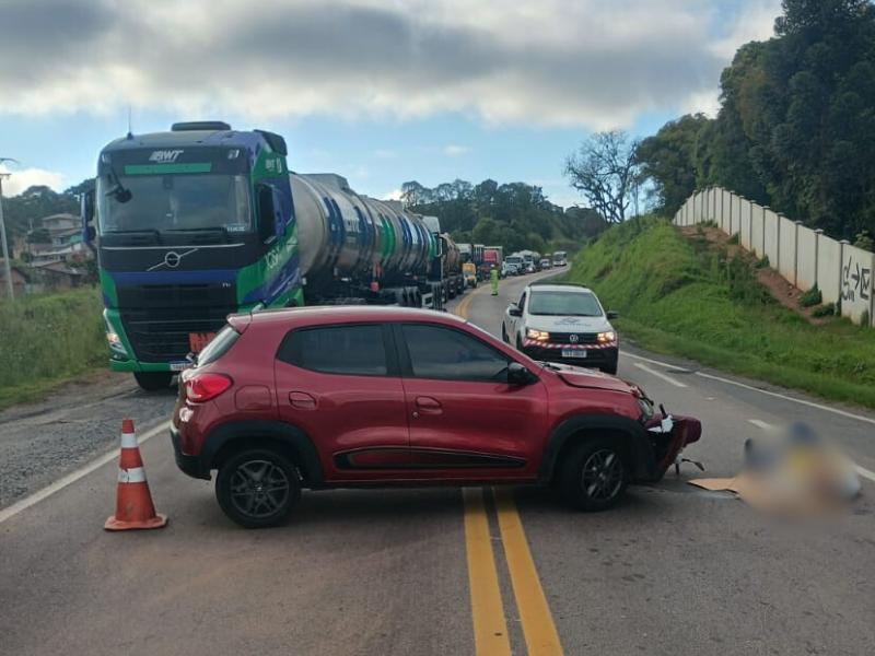 Motociclista fica ferida em colisão na PR-423, em Campo Largo
