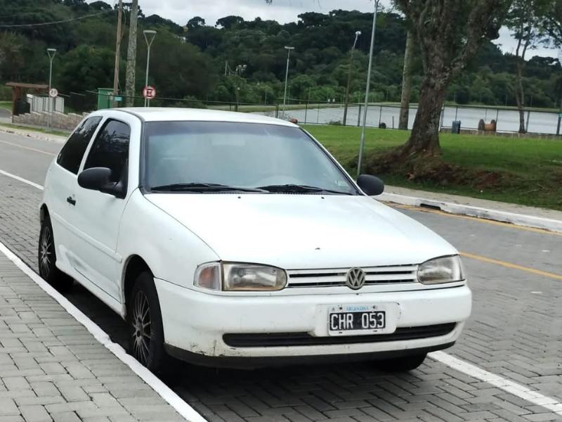 Gol branco é furtado em estacionamento de empresa no Campo do Meio 