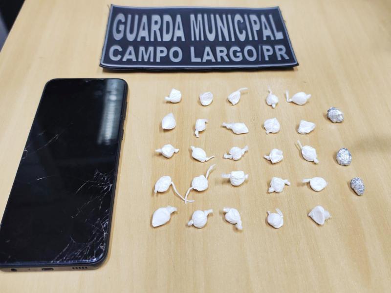 Homem é preso no Cercadinho com drogas escondidas na boca 