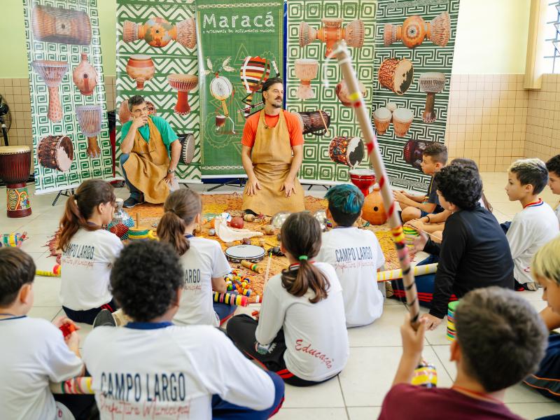 Alunos da Rede Pública de Campo Largo aprendem a confeccionar instrumentos musicais com material reciclável 