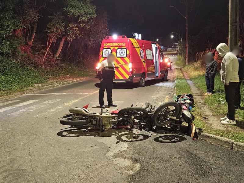 Grave colisão entre motocicletas deixa dois feridos em Campo Largo
