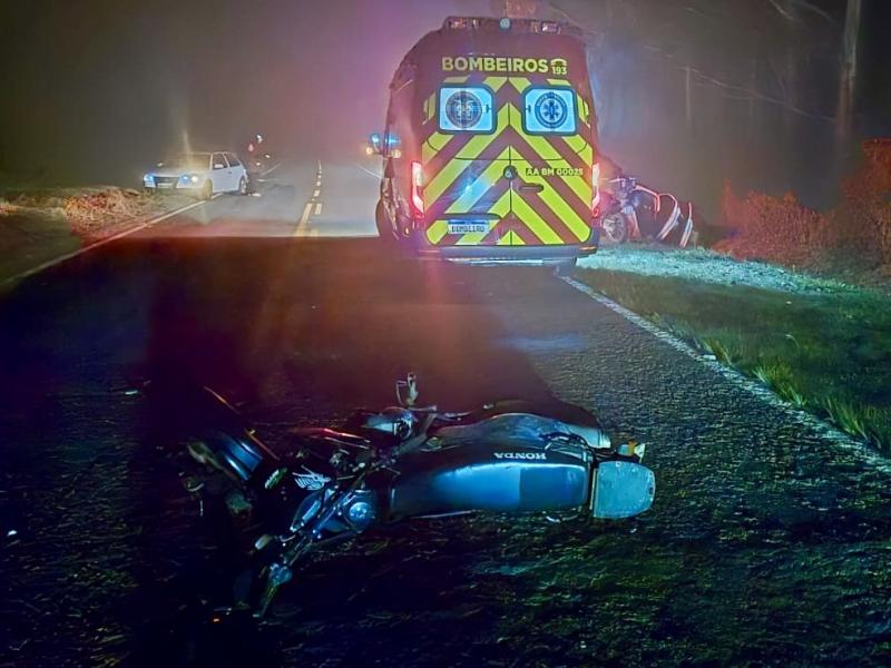 Grave acidente entre carro e moto deixa mulher ferida na PR-510 em Campo Largo