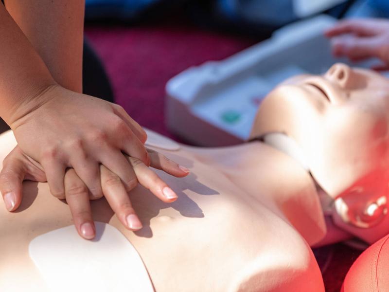 Corpo de Bombeiros orienta como agir em casos de infarto e parada cardíaca e primeiros minutos podem ser decisivos