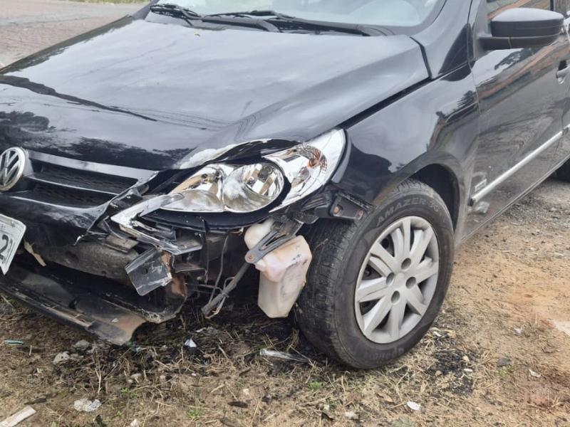 Jovem fica ferida em colisão entre moto e carro no Jardim Cristo Rei