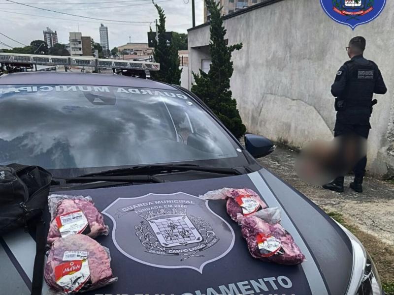 Homem é preso após furtar peças de carne em supermercado no centro de Campo Largo