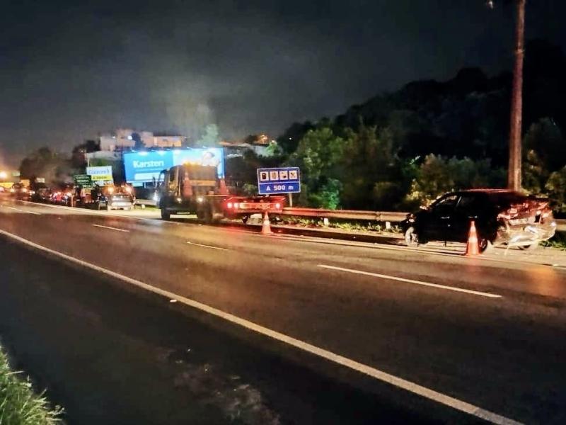 Engavetamento envolvendo quatro veículos deixa dez feridos no km 111 da BR-277