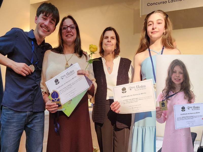 Jovens alunos de piano da Criarte levam talento e conhecimento ao XLII Concurso Latino Americano Rosa Mística 