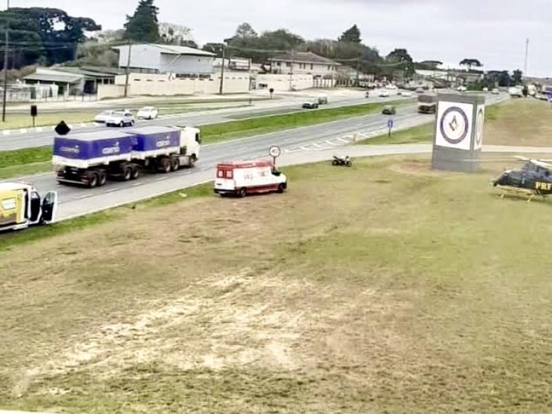 Criança cai de caminhão em movimento na BR-277 e é socorrida por helicóptero da PRF