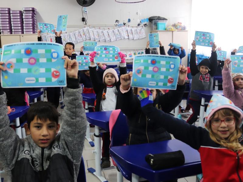 De maneira lúdica, estudantes da rede municipal aprendem que cuidado com a saúde começa na infância