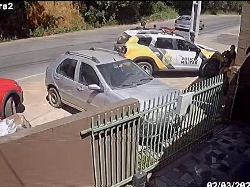 Policiais militares atendem vítima de lesão corporal no bairro Botiatuva, em Campo Largo 