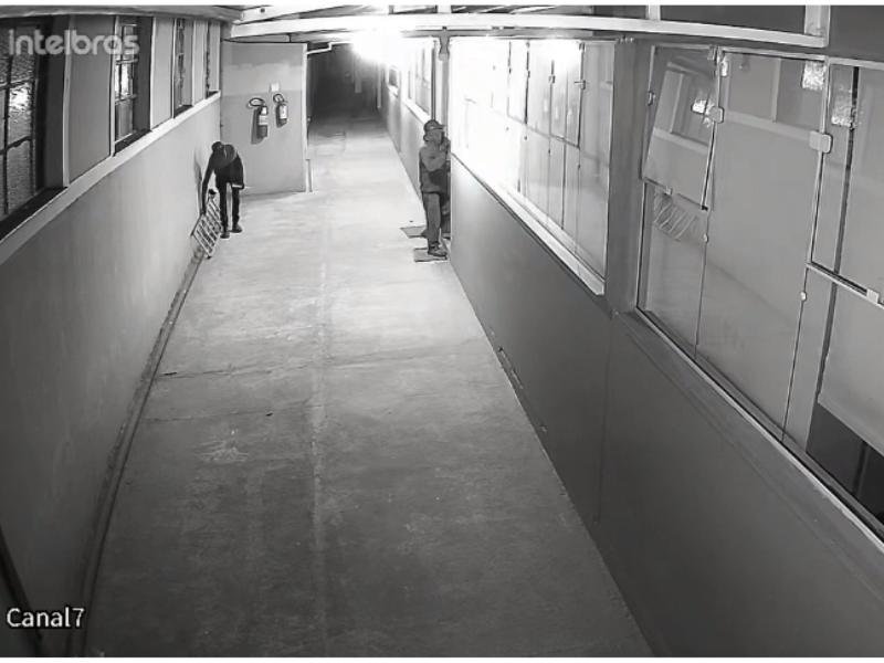 Escola municipal do Itaqui é invadida e tem equipamentos furtados 