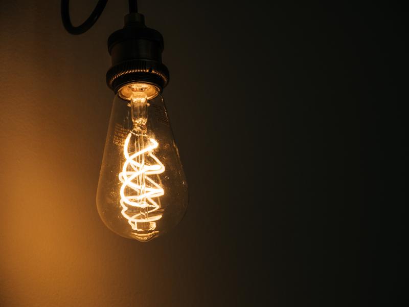 Conta de luz fica mais barata em dezembro com mudança de bandeira amarela