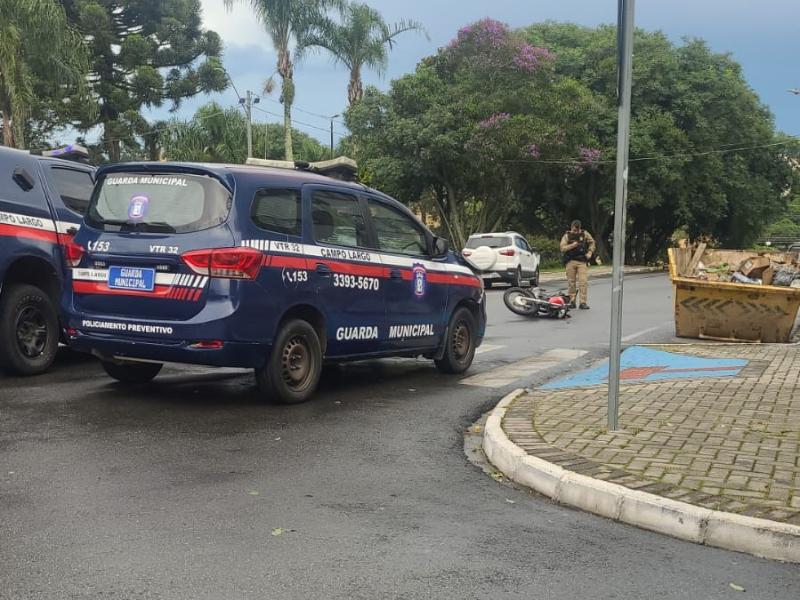 Motociclista colide em viatura da Guarda Municipal no Centro