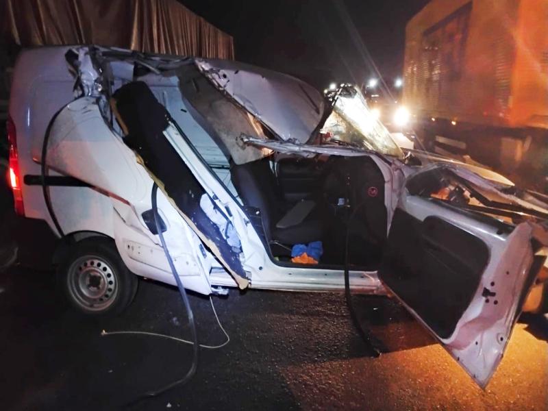 Veículo fica completamente destruído em acidente na BR-277 em Campo Largo