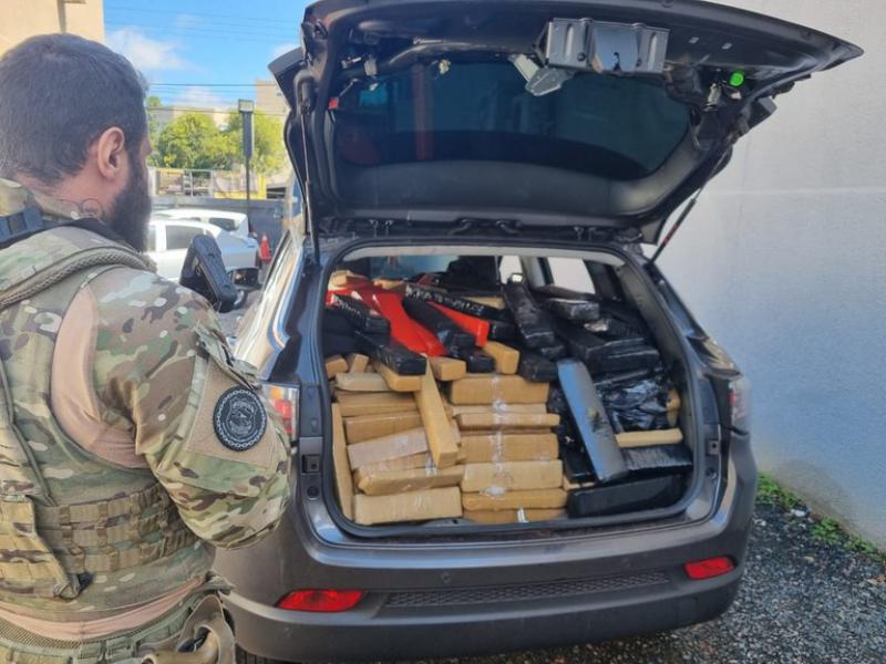 PRF realiza megaoperação e apreende drogas, cigarros e veículo furtado em Balsa Nova (PR)