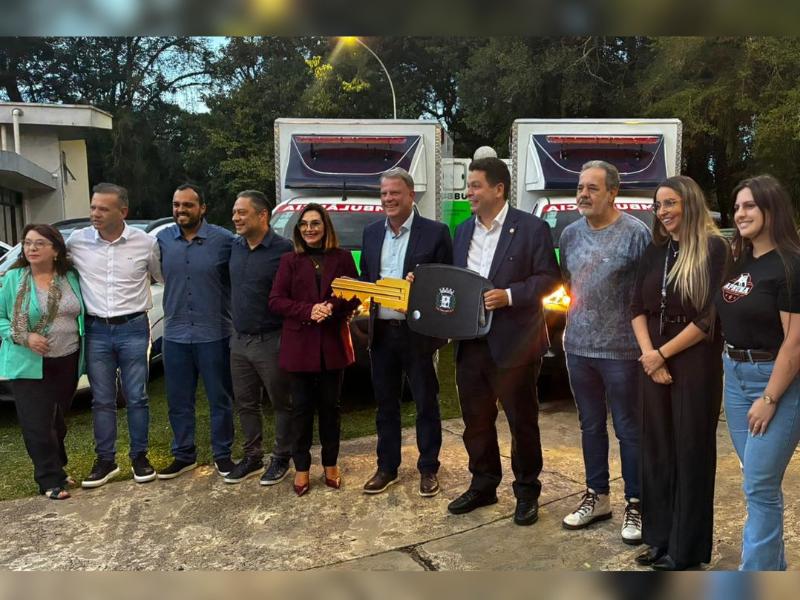 Campo Largo recebe veículos e anuncia novos equipamentos para saúde, infraestrutura e cultura